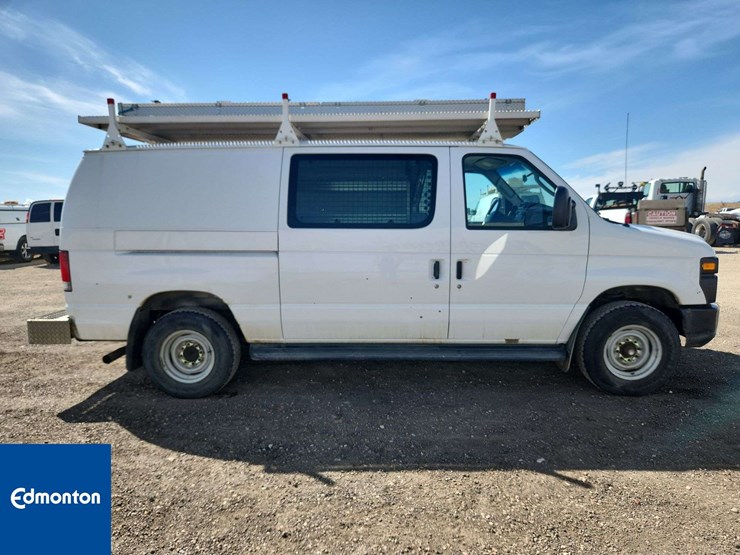 2012-ford-cargo-image-11
