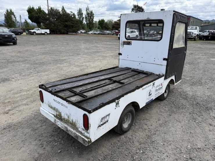 2019-taylor-dunn-bigfoot-electric-utility-cart-image-4