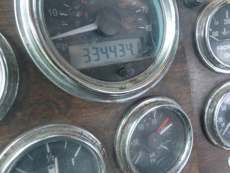 1994-peterbilt-379-image-21
