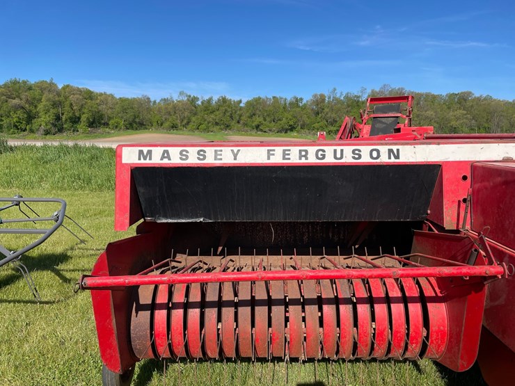 massey-ferguson-124-image-9