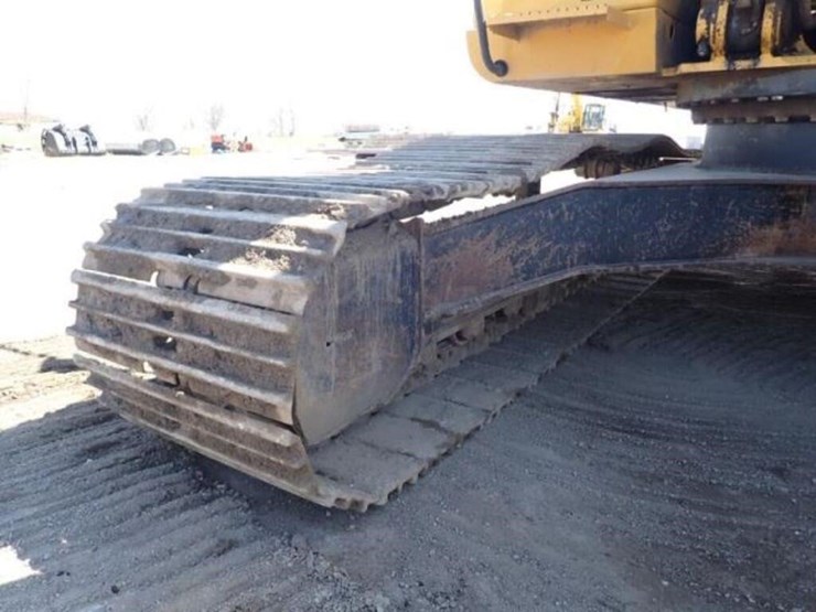 2017-deere-250g-lc-image-35