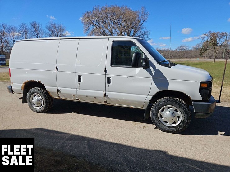 2014-ford-cargo-image-5