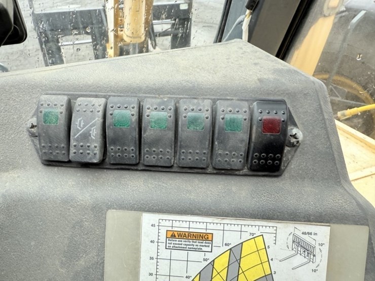 2010-gehl-dl11-44-image-24