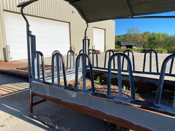covered-bale-feeder-image-5