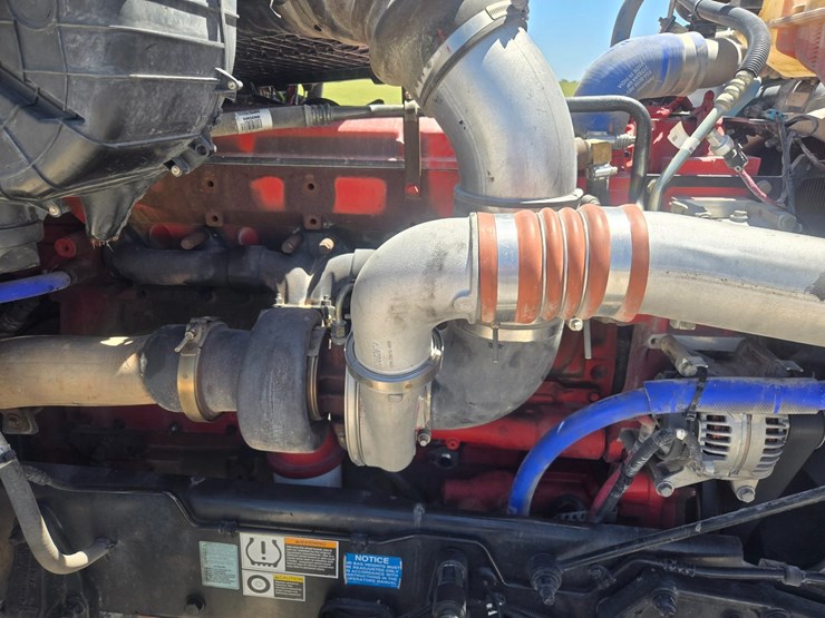 2023-peterbilt-567-image-44