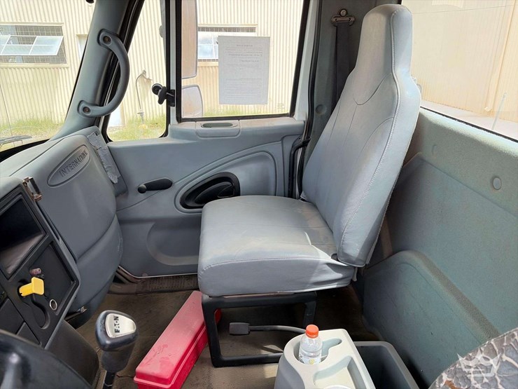 2007-international-durastar-4300-image-11
