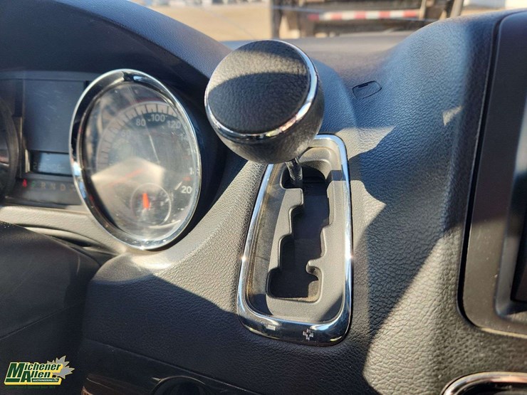 2014-dodge-grand-caravan-image-22