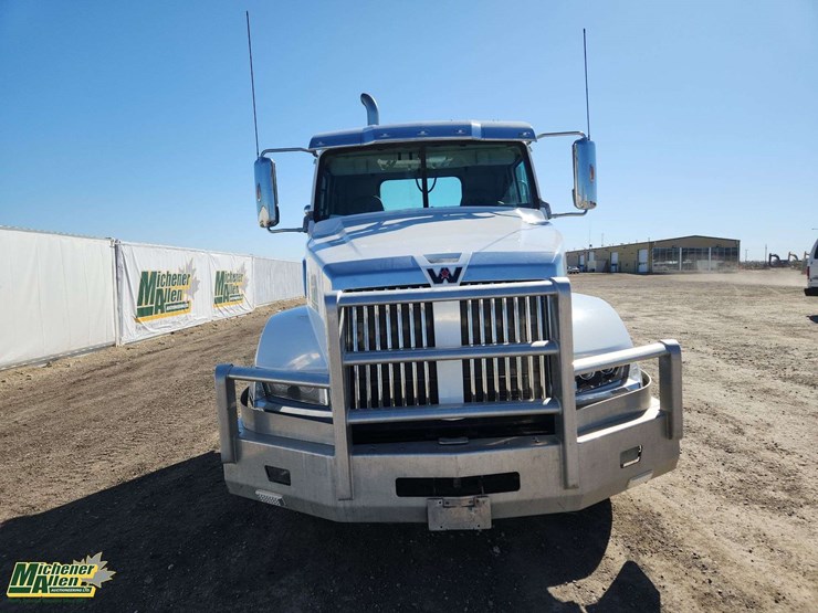 2021-western-star-5700xe-image-19