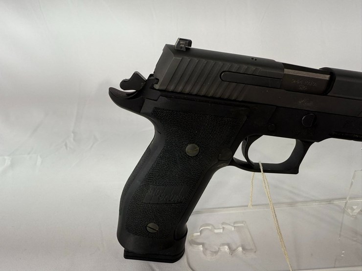#17-•-sig-sauer-p226-9mm-pistol-uu768932-image-13