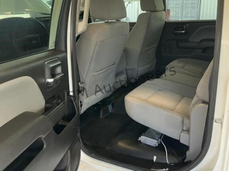 2017-chevrolet-silverado-3500hd-image-24