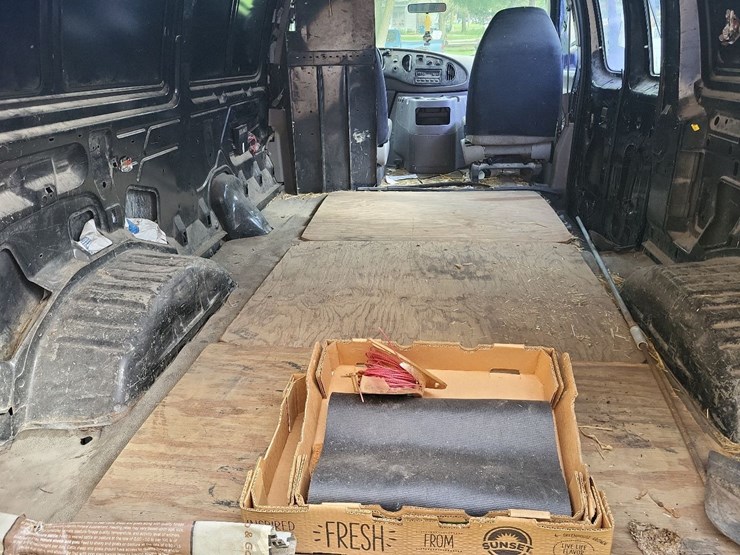 2000-ford-e250-image-29
