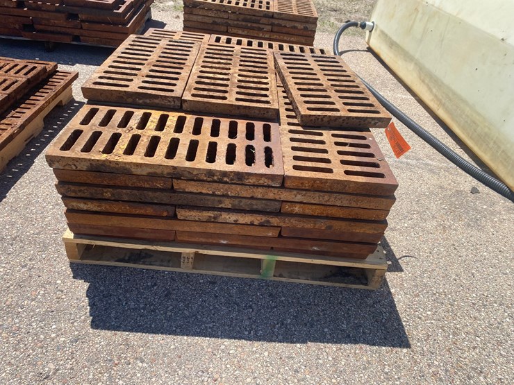 #8778-•-(5)-pallets-of-various-size-steel-drain-grates-image-2