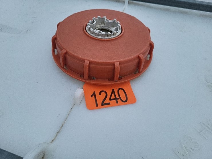 tote-w/valve---tag-#1240-image-2