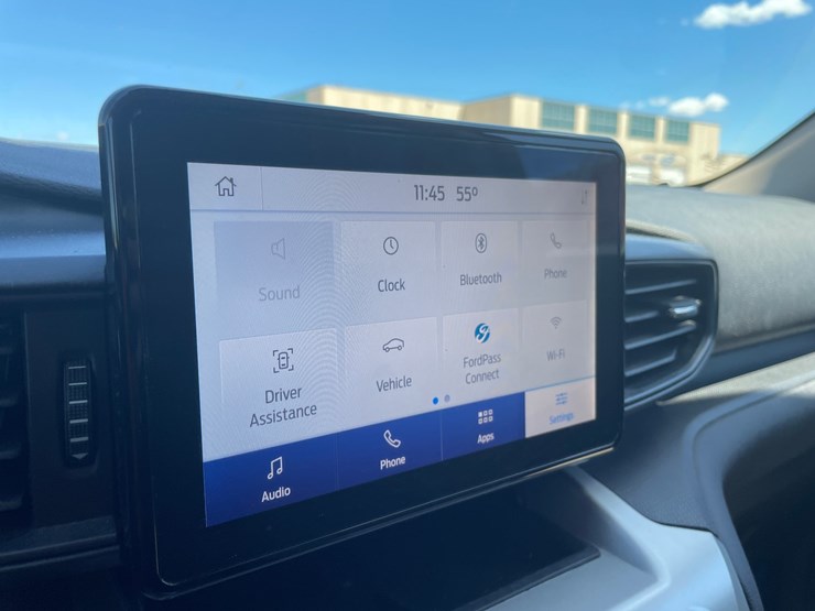 2022-ford-explorer-image-38