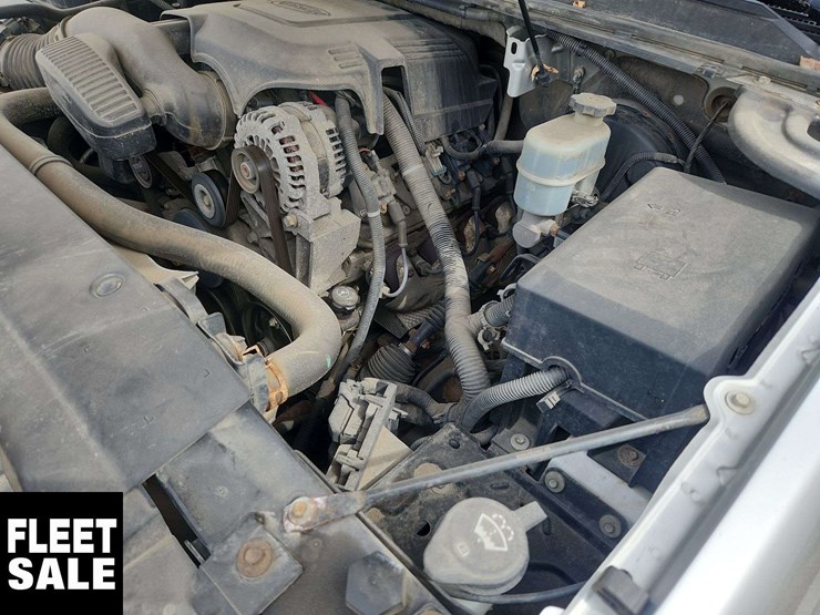 2011-chevrolet-suburban-image-29