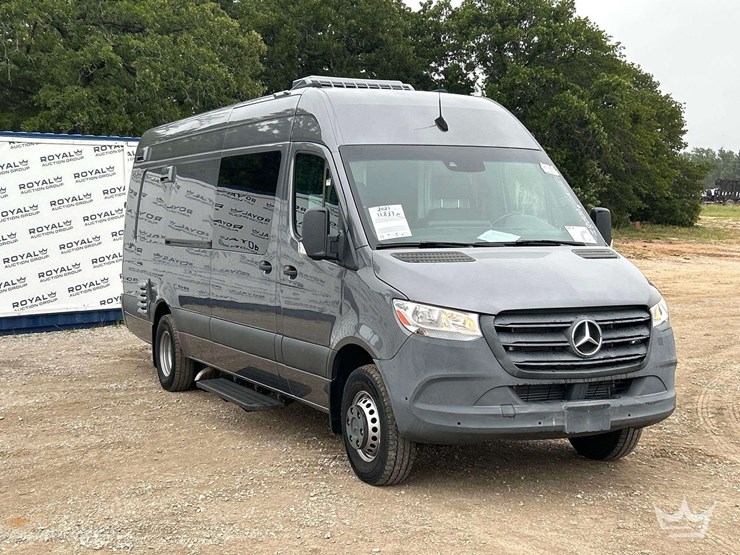 2021-mercedes-benz-sprinter-4500-image-4