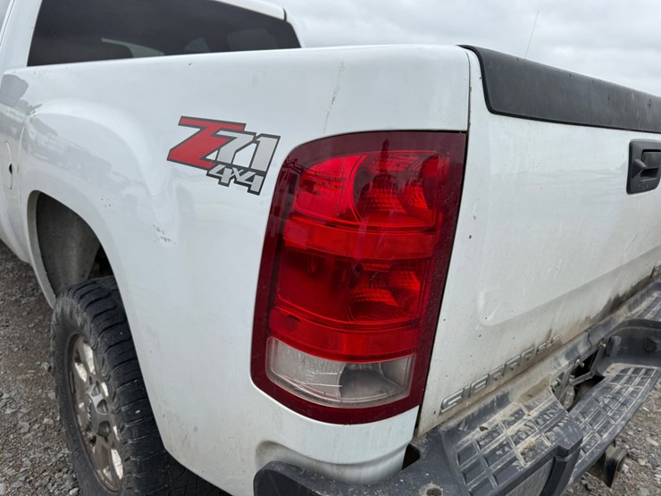 2015-gmc-2500hd-image-15