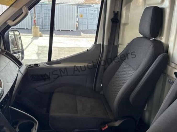 2015-ford-transit-image-23