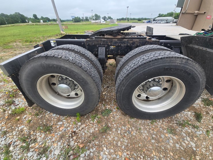 2016-peterbilt-389-image-81