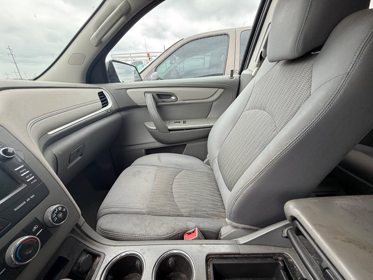 2013-chevrolet-traverse-image-30