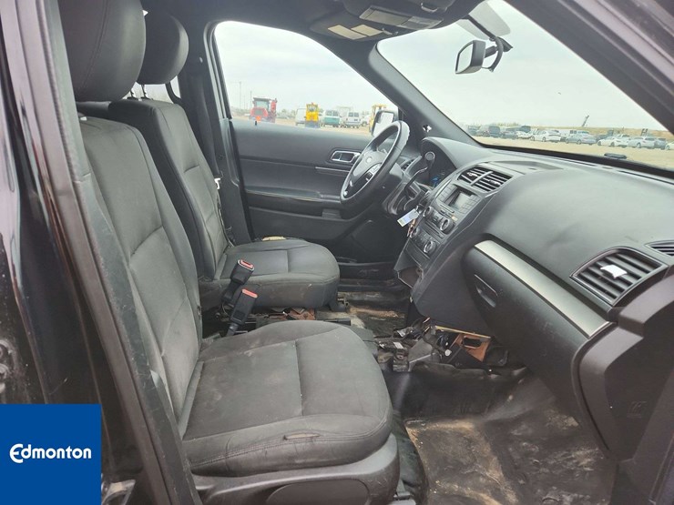 2018-ford-explorer-image-17