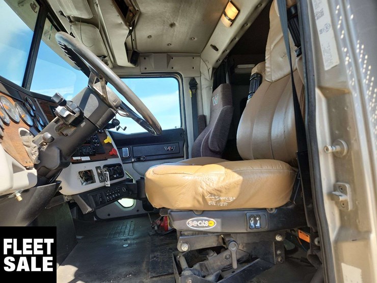 2015-western-star-4900-image-16