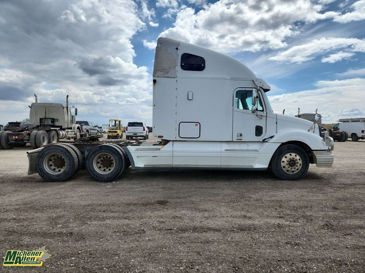 2005-freightliner-columbia-120-image-28