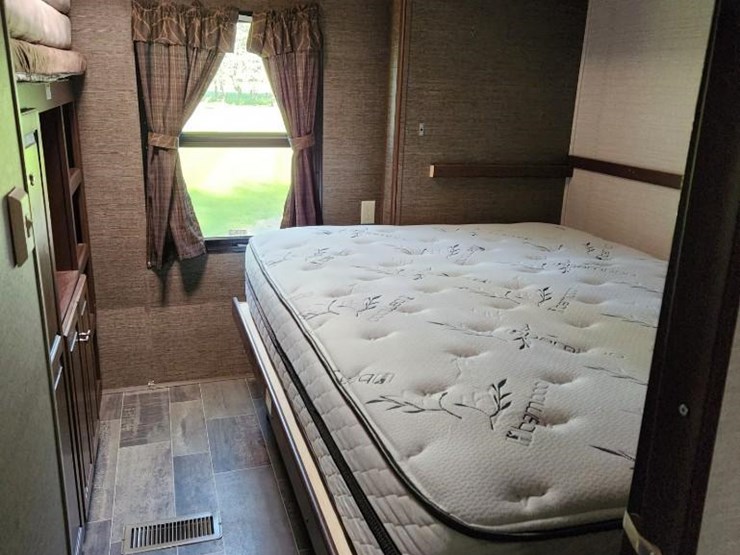 2016-keystone-camper-image-23