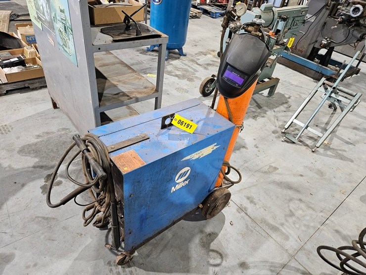 #6191-•-miller-millermatic-200-welder-image-1