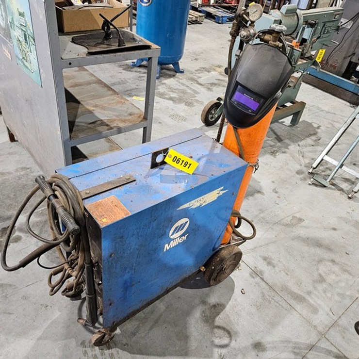#6191 • Miller Millermatic 200 Welder