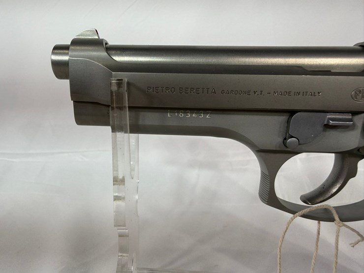#41-•-beretta-92fs-9mm-pistol-l183432-image-9