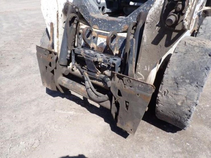 2014-bobcat-s590-image-21