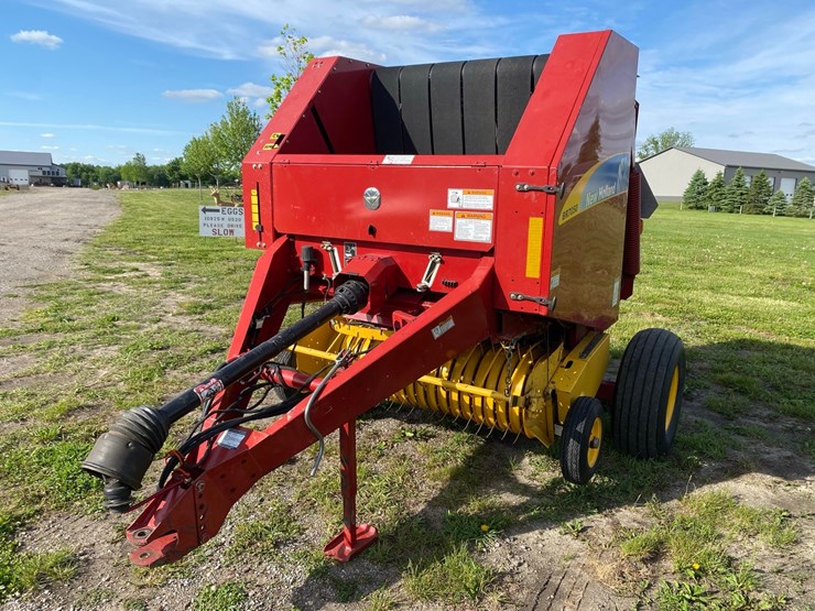 new-holand-7050-4x4-rd-baler-image-5