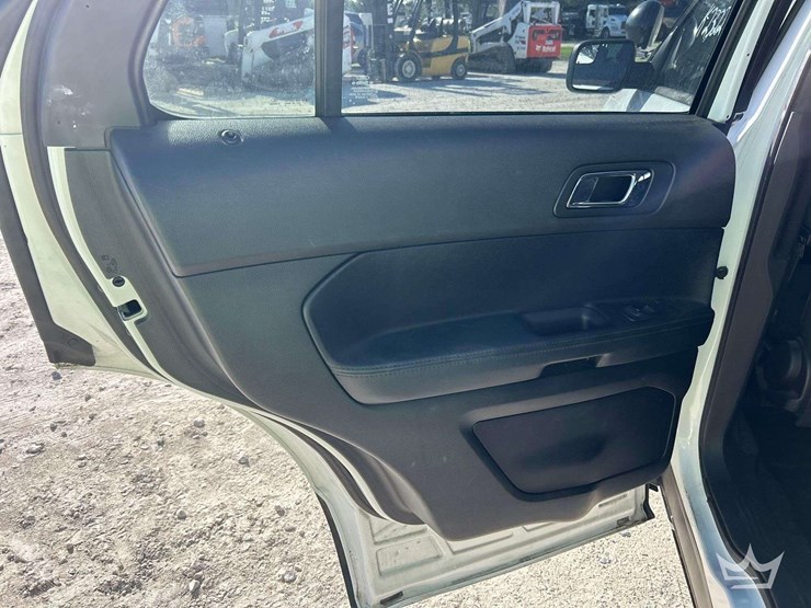 2016-ford-explorer-image-20