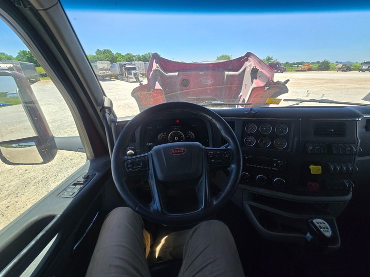 2023-peterbilt-567-image-65