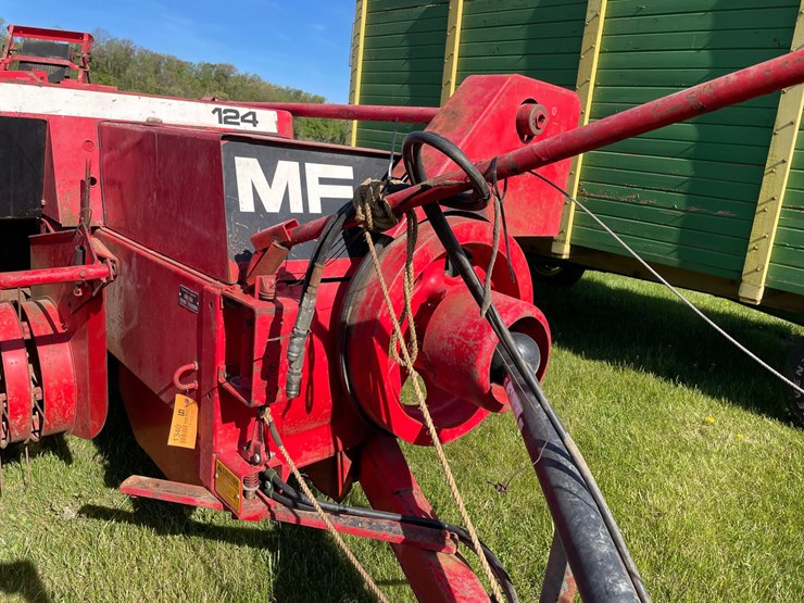 massey-ferguson-124-image-8