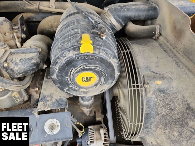 2005-caterpillar-th580b-image-21