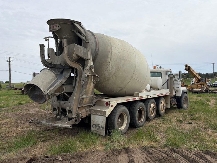 mack-cement-truck-image-5