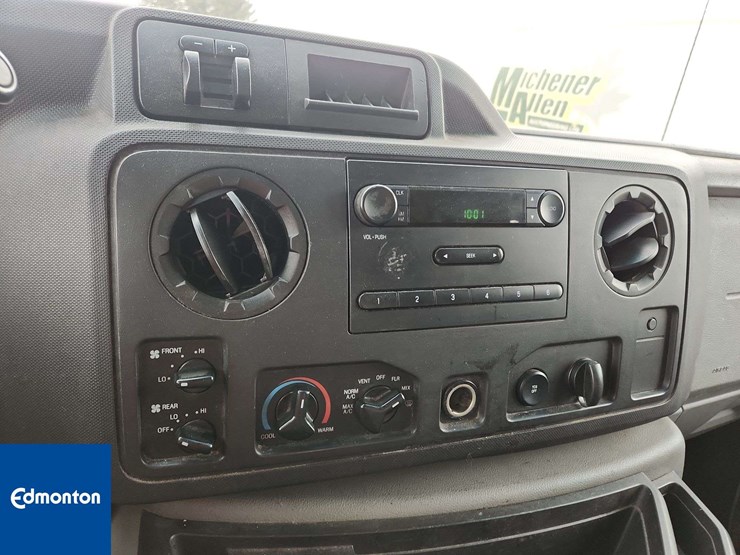 2010-ford-cargo-image-12