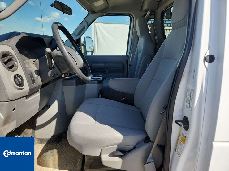 2014-ford-cargo-image-14