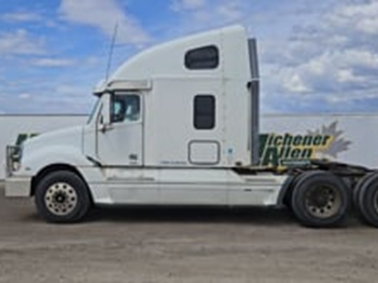 2006-freightliner-columbia-120-image-5
