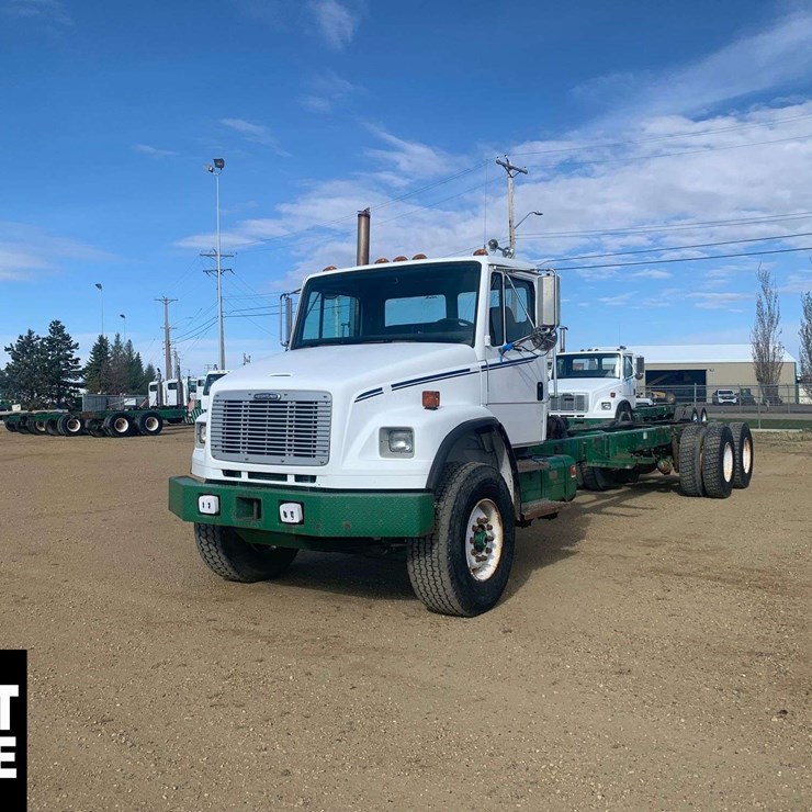 2002 FREIGHTLINER FL106