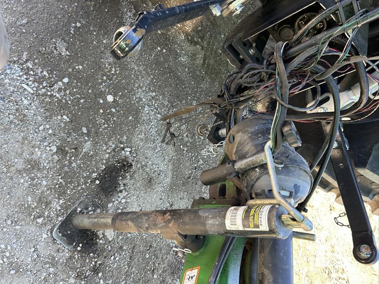 2012-john-deere-569-premium-image-32
