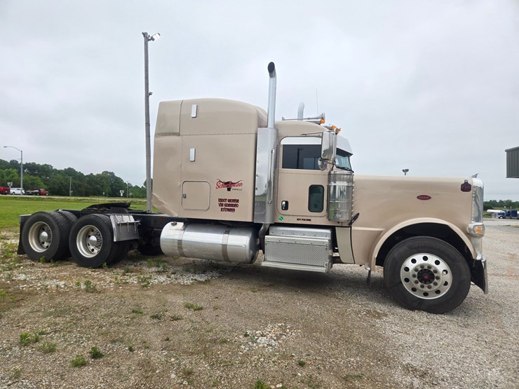 2016-peterbilt-389-image-22