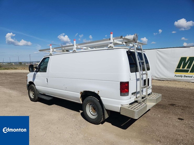2014-ford-cargo-image-3