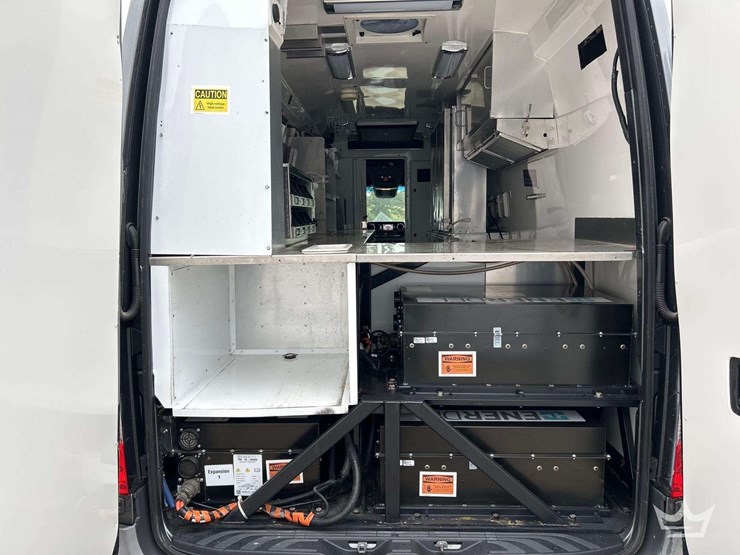 2021-mercedes-benz-sprinter-4500-image-21