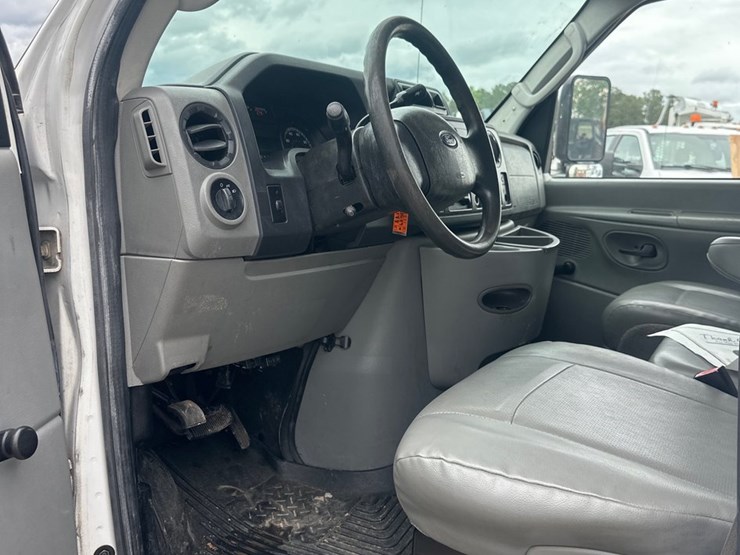2011-ford-e450-image-6