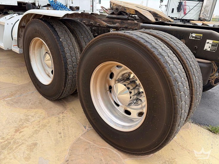 2013-peterbilt-367-image-27