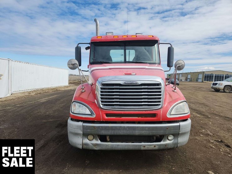 2005-freightliner-columbia-120-image-16