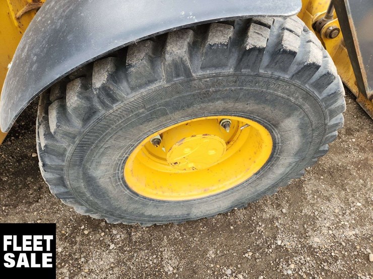 deere-410l-image-32